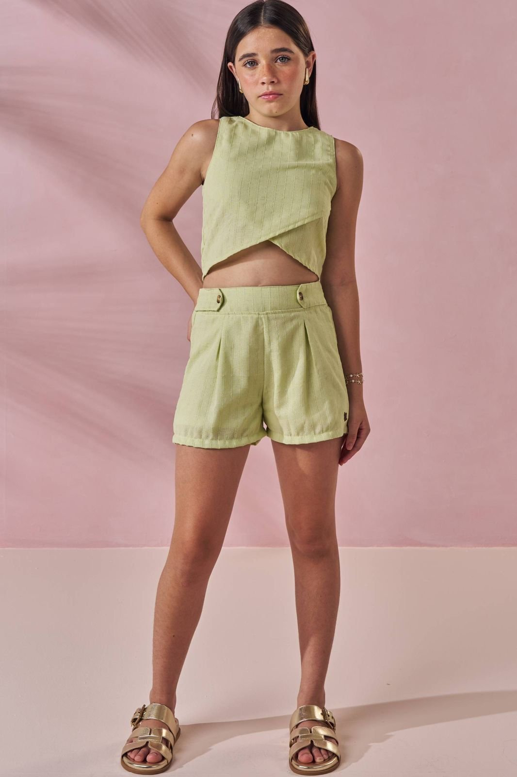 Conjunto de Blusa Cropped e Shorts em Linho Milano